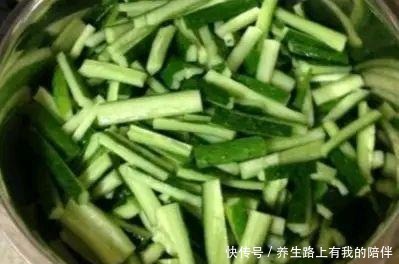 小时|开胃腌黄瓜的做法,这方子简单好用!泡2个小时,又脆又下饭