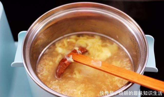 百合草莓酒|这种汤羹没有奶茶贵,却比饮料奶茶好,5元煮一锅,解秋燥还养颜