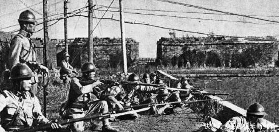 日军俘虏了美国飞行员,把他们扔进火炉里