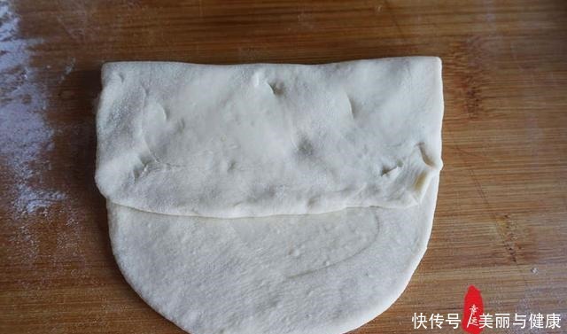 鸡蛋|三种不同的鸡蛋饼,制作方法各异,您更喜欢哪一种