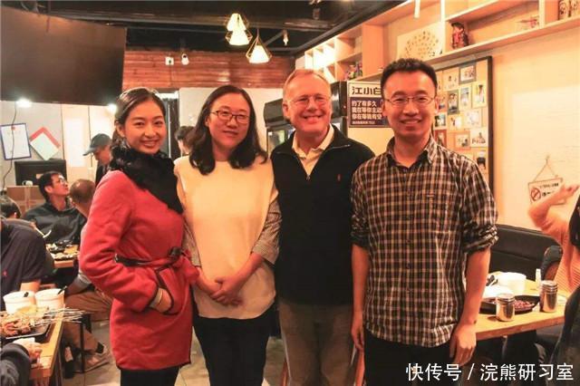 烧烤店|清华医学生放下手术刀,去开烧烤店,撸串同时还能问诊