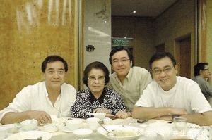 母亲|尔冬升母亲丧子3天又丧夫,一人养活两家12人,培养出三男主