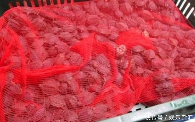 袋子|警方接到举报后查获大量“红袋子”,知道真相后,所有人都傻眼了