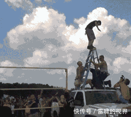 闪耀|妹子,搞个自拍而已,这闪耀动人的装扮多时尚呀