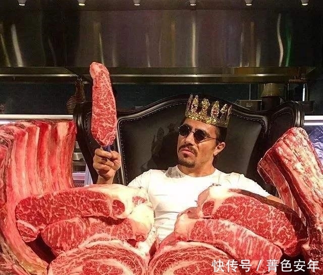 撒盐哥的餐|撒盐哥为挽回顾客再出奇招,从二楼往下撒芝士,网友:真能忽悠