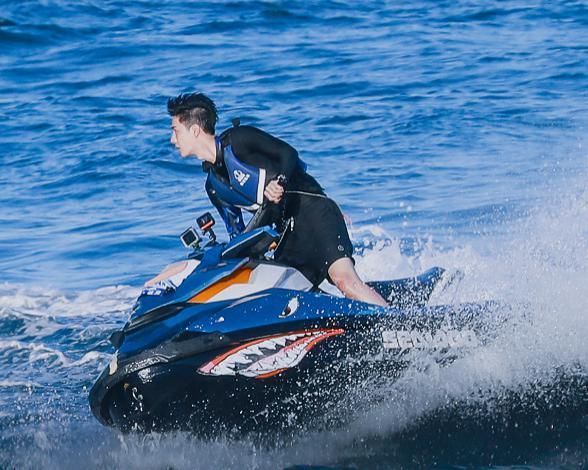  小孩子|王一博遭韩东君等人“大笑”，网友毕竟连煮面都要小孩子教