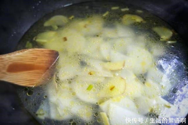 隔三差五|白菜土豆一起烧特别好吃，我家隔三差五做，每次上桌连汤汁都不剩