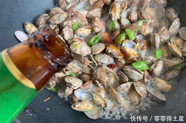 家里|中秋节家里来客人,买了2斤花蛤,做了个辣炒花蛤,口感香辣过瘾
