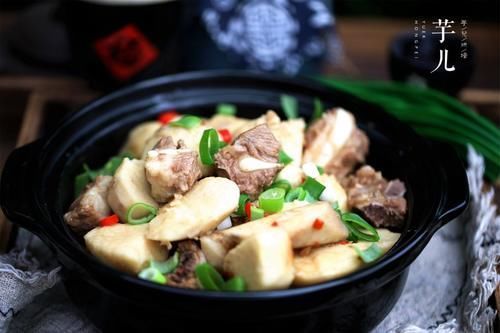 排骨|芋头烧排骨好吃有诀窍,多一步芋头白又粉,美味下饭,一盘不够吃