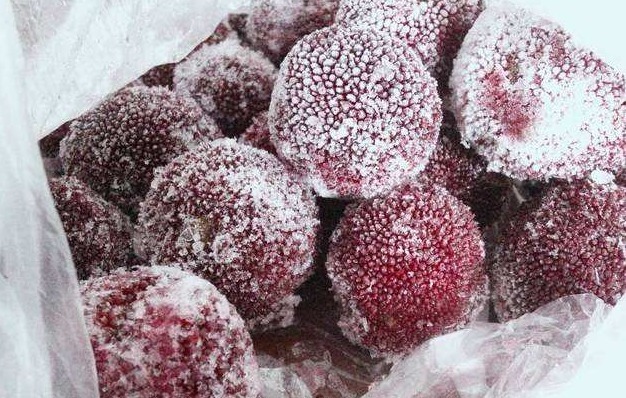 杨梅|热天,7种水果别急着吃,冻一冻更美味,网友比冰淇淋还要好吃