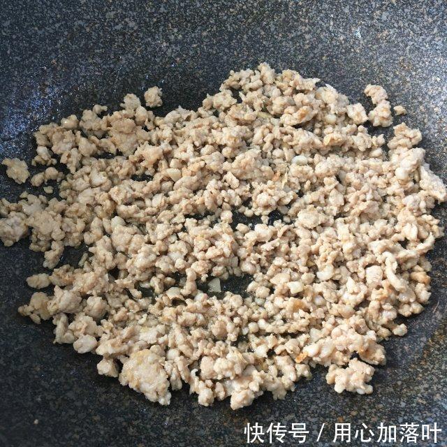 家常|肉末洋葱炒苦瓜,家常小炒,简单又不失美味