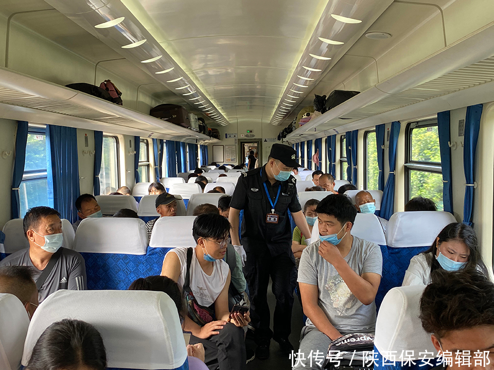 骗子|发现网友是骗子，女孩向辅警求救