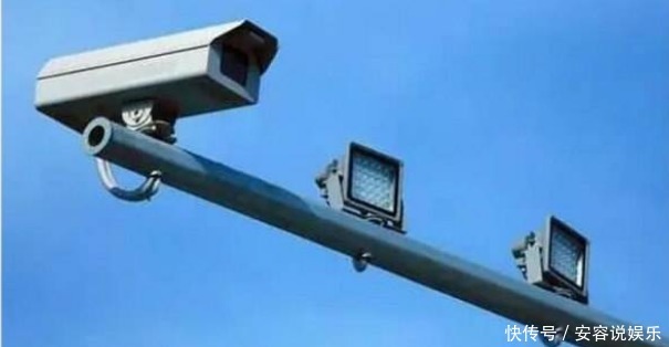 摄像头|为什么开车经过摄像头时，总会被闪一下车主后悔现在才知道！