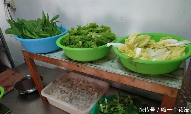 牛肉卷|回家“蹭饭”,80元买特价菜,倒在锅里感觉真的值