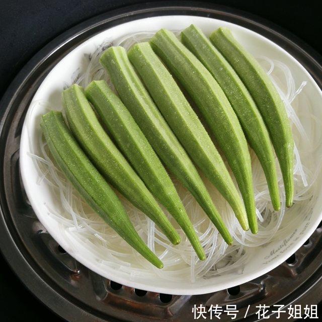 健康|蒜蓉粉丝蒸秋葵,美味好吃又健康,做法也不难