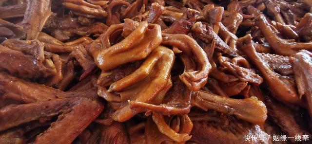 诱人|做卤肉时,用酱油上色就“外行”了,教你3招,颜色鲜亮更诱人