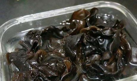 发现木耳|泡木耳时,只会加水是不对的,牢记1个小妙招,木耳泡得又大又好