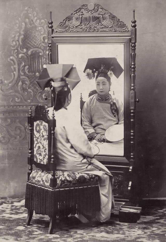 浪漫|妹妹先出嫁，姐姐忌恨找个好人家，等自己出嫁，却憎恨丈夫太浪漫