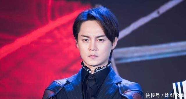  易烊千玺|尹正吃春饼登上热搜，吃一口却咀嚼121次，太适合做吃播！