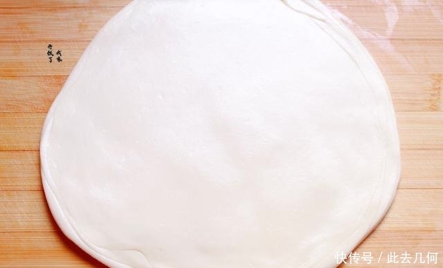 春饼|这饼一锅可出16张,比纸还透亮,柔软筋道,卷啥都好吃,简单易学