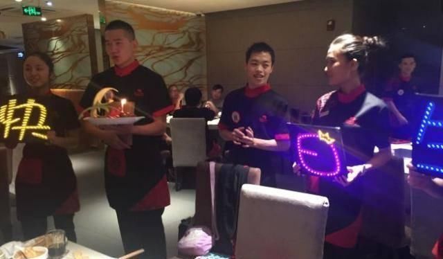 海底|海底捞全国“通用暗号”说完立马送西瓜,网友屡试不爽