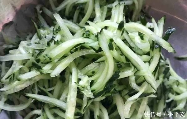  有害|遇见这种面条别买，可能是“甲醛面条”对身体有害，抓紧告诉家人