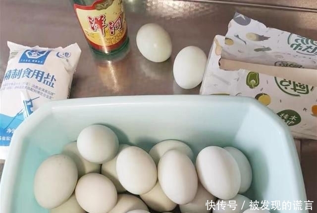  入味|腌鸭蛋时,别只加盐了!多加这2味,个个入味,起沙流油,特好吃
