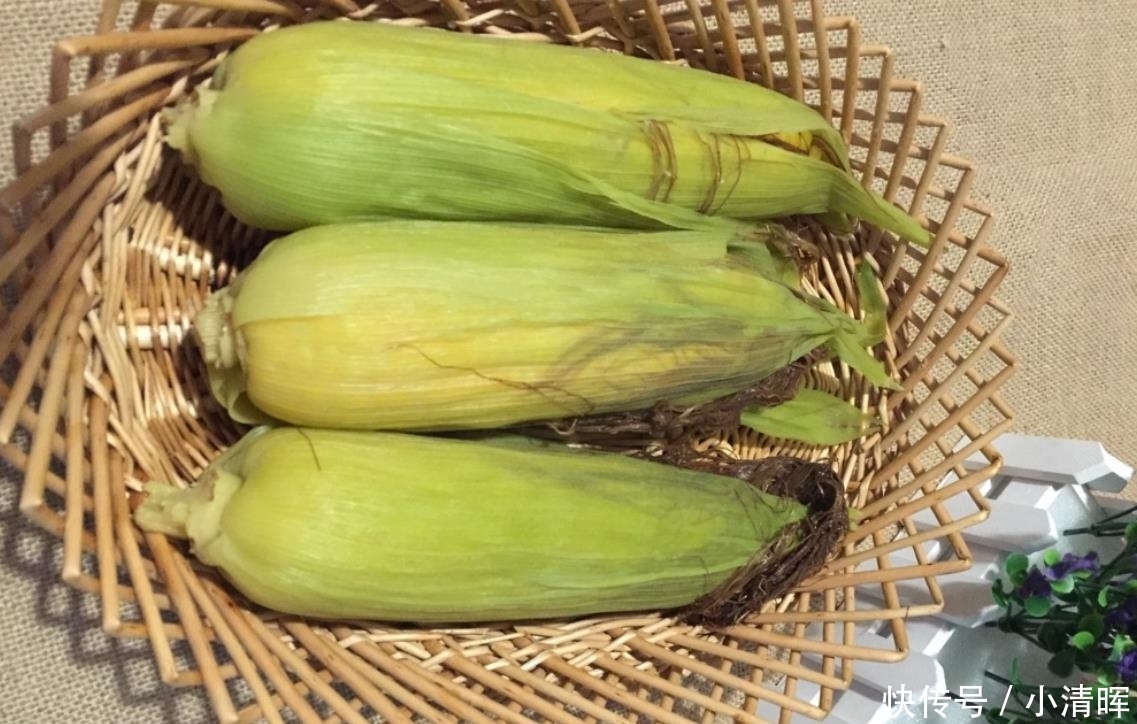 玉米|玉米生着冻还是煮熟冻?这才是正确做法,放上一年都不干瘪很新鲜