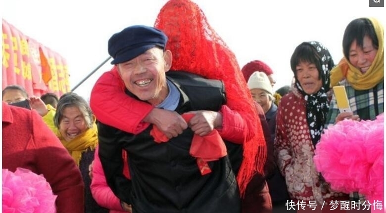 引爆|六十岁老头讨了未婚姑娘当老婆，现场引爆围观群众！