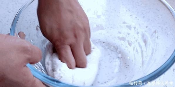 油条|早餐,别总吃包子油条,这点心也不错,软糯香甜,每一口都有惊喜