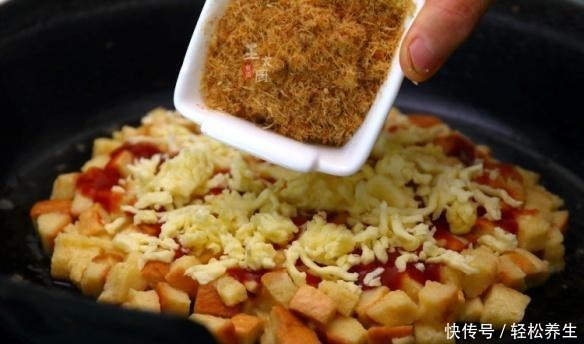 做出|披萨还能这样做，最简单的家常披萨做法，家用调料就能做出