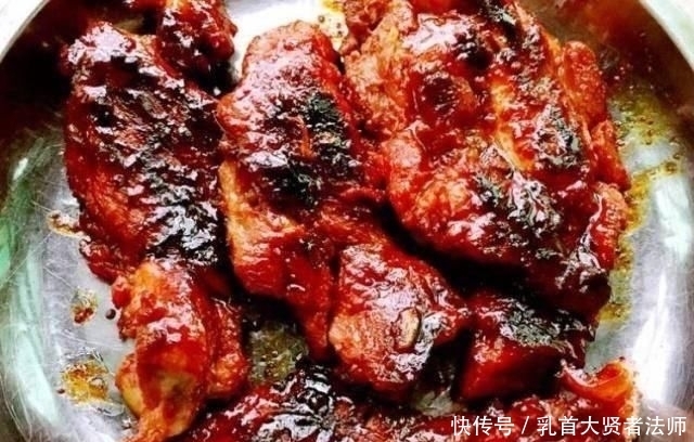电饭锅|猪肉放入电饭锅,焖半个小时,出锅后比烤肉还香,老公孩子抢着吃