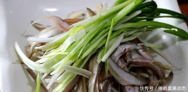 过年|过年不出门吃什么拿出朋友送的小鱼,教你糖醋凤尾鱼的做法