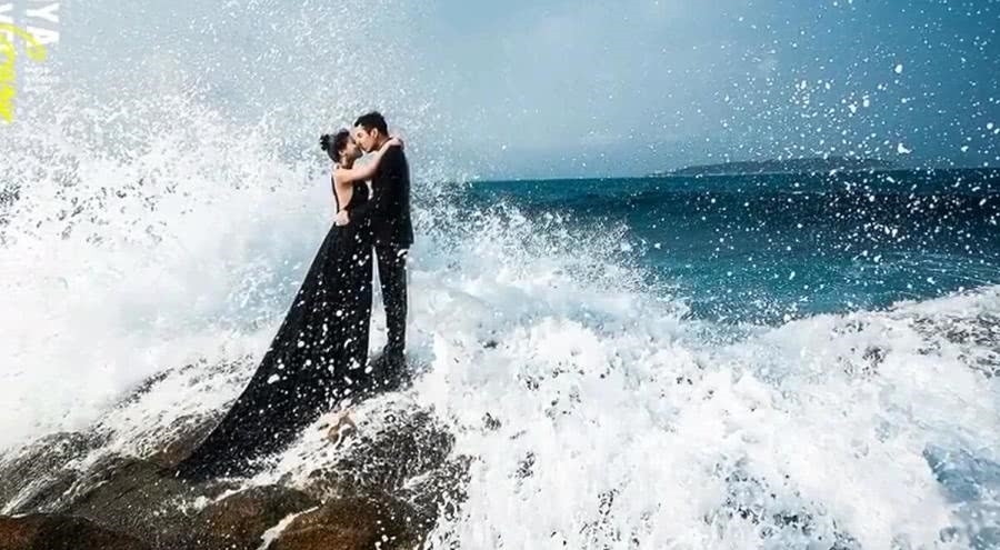 黑纱|高颜值夫妻霸气拍黑纱婚纱照,原图连人脸都看不清,成片好美