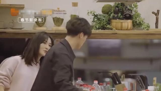 放大|董又霖吐槽谢娜厨艺,娜娜用白眼回应,放大看才知道谁厨艺好