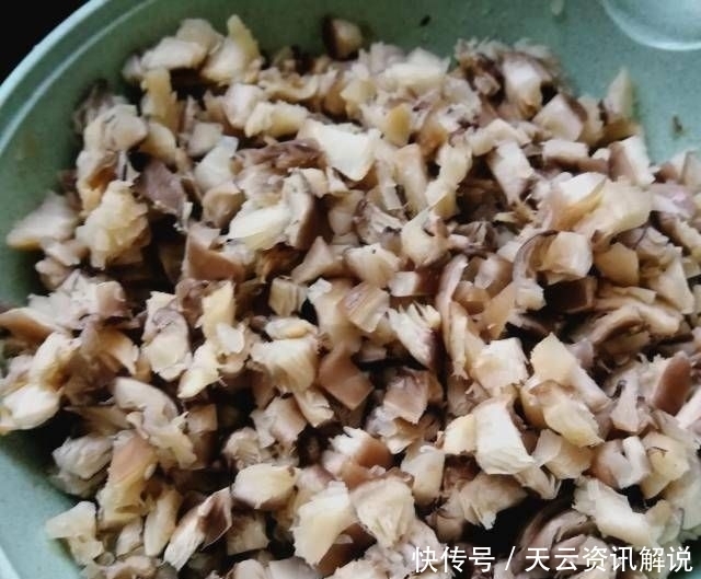 饺子|韭菜猪肉饺蘑菇,又咸又好吃,香又不腻,一口都吃不完