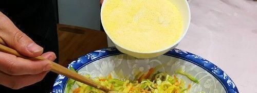 美味|萝卜丝更好吃的做法,打上2个鸡蛋蒸一蒸,百吃不厌