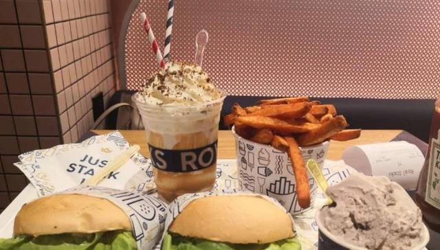 汉堡|吴尊汉堡店一夜走红,随手去买2个“牛肉堡”,结账时以为听错了