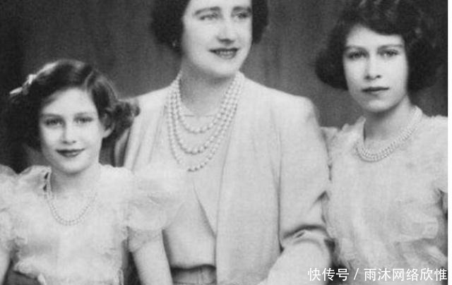 英国女王|英国女王撒起娇来是什么模样?看看当年她与王太后的合照就知道了
