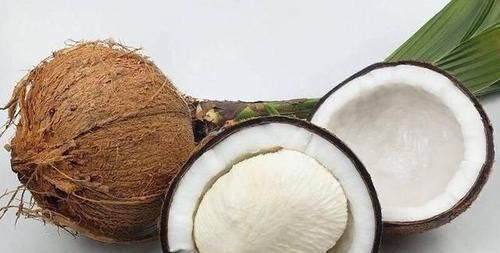 路边|路边买椰子想喝椰汁,打开竟然是实心的,摊贩这下你可赚大了