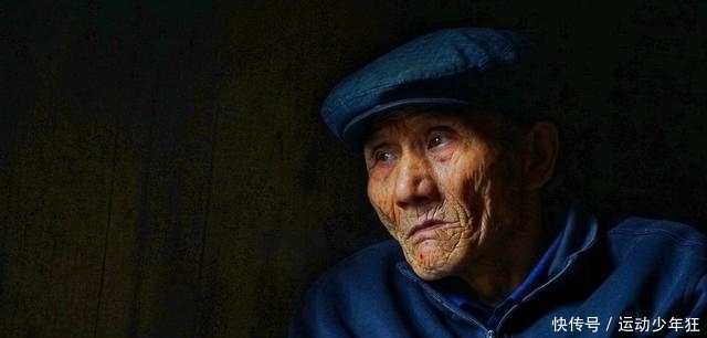 拒收|5亿不会用手机的老人现状：拒收现金，凭码乘车，看病请网上预约