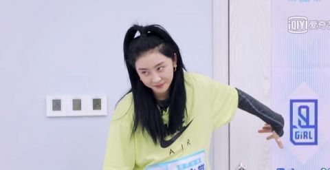 刘雨昕|“前三名”组一队,安崎刘雨昕强强联手,下期《青2》播放量稳了