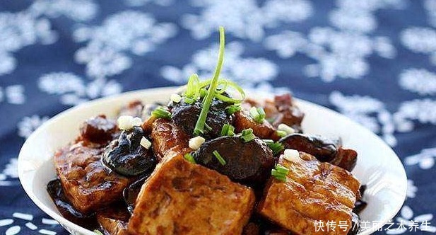 饭菜|香菇焖豆腐,简单的家常做法,下饭菜特别香!