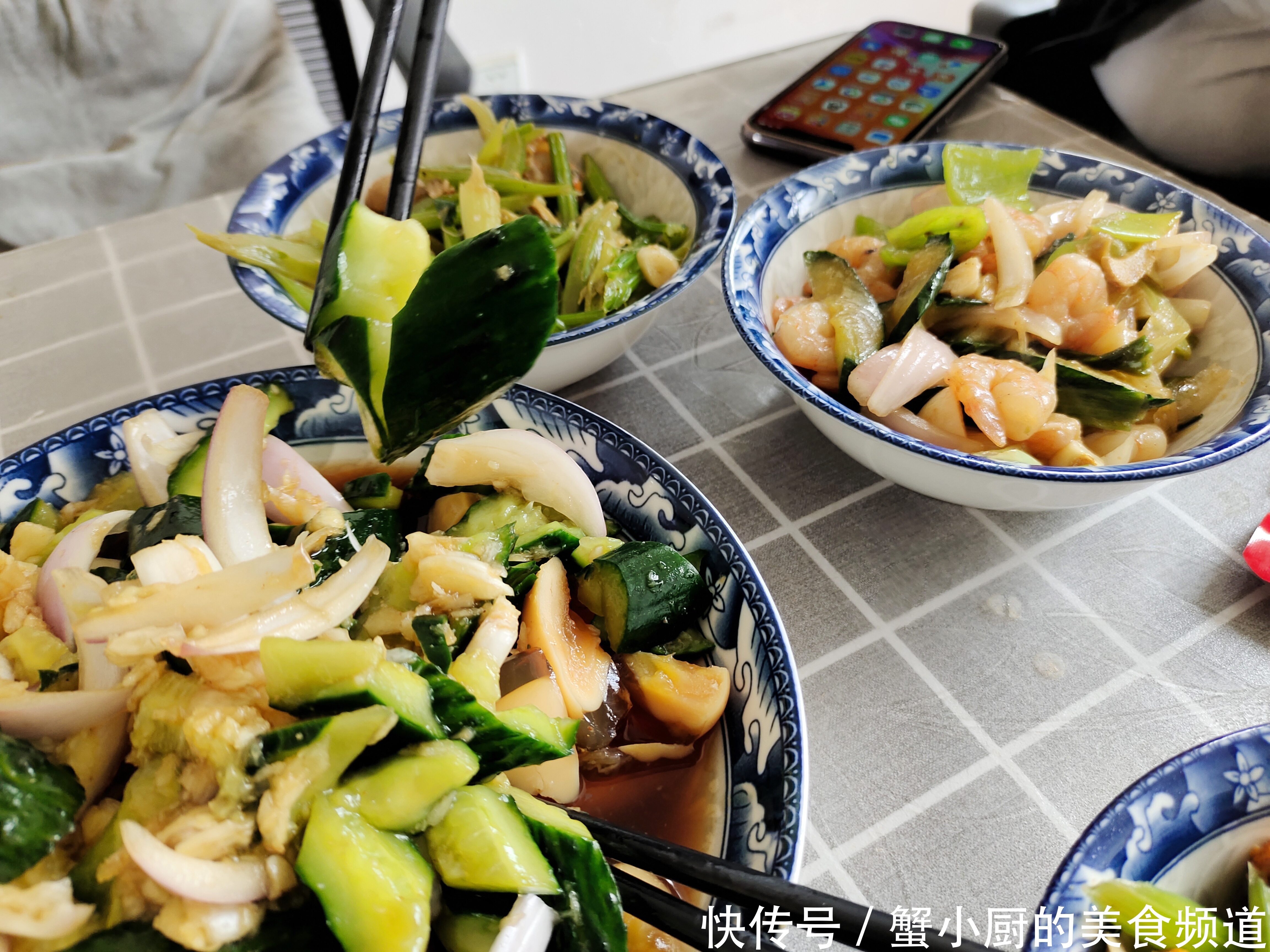 羡慕|家三口晚餐晒朋友圈火了,简单营养不浪费,网友:真羡慕