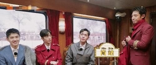  肖战|张若昀送礼物表心意，肖战拿到手里后，脸上却露出了嫌弃的神情