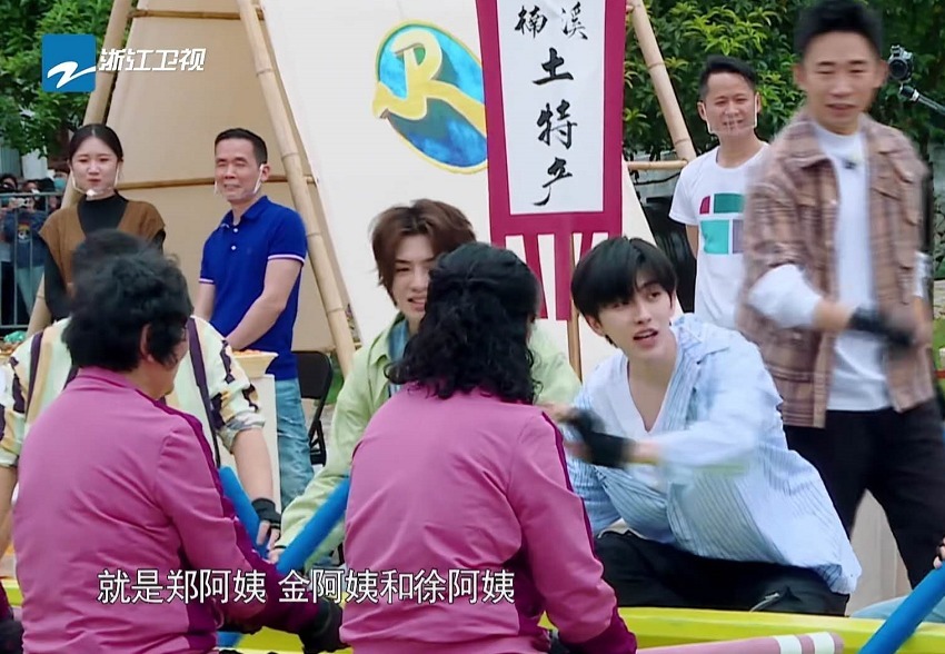 黄明昊|《跑男》为何要力捧21岁的蔡徐坤黄明昊连续两期做客,就是答案