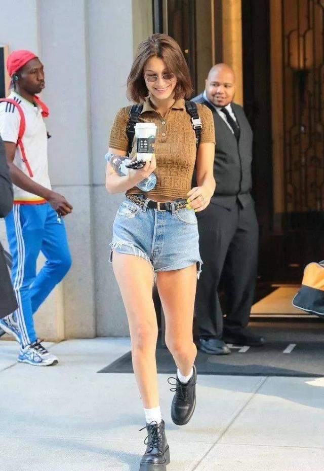  今夏|别再穿T恤了，今夏超流行的“短袖”长这样