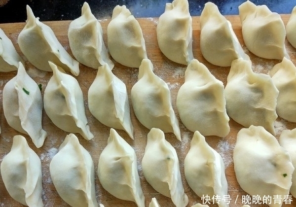 入味|包韭菜鸡蛋饺子,千万不要直接拌馅,多加1步,饺子更香,更入味