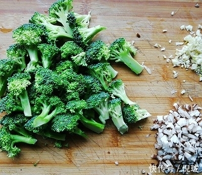 升级|#一道菜表白豆果美食# 水煮西兰花再升级,低脂少油更鲜美