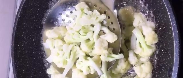 爽脆|家常版花菜炒肉的做法,鲜嫩爽脆营养健康,香辣咸鲜极其下饭